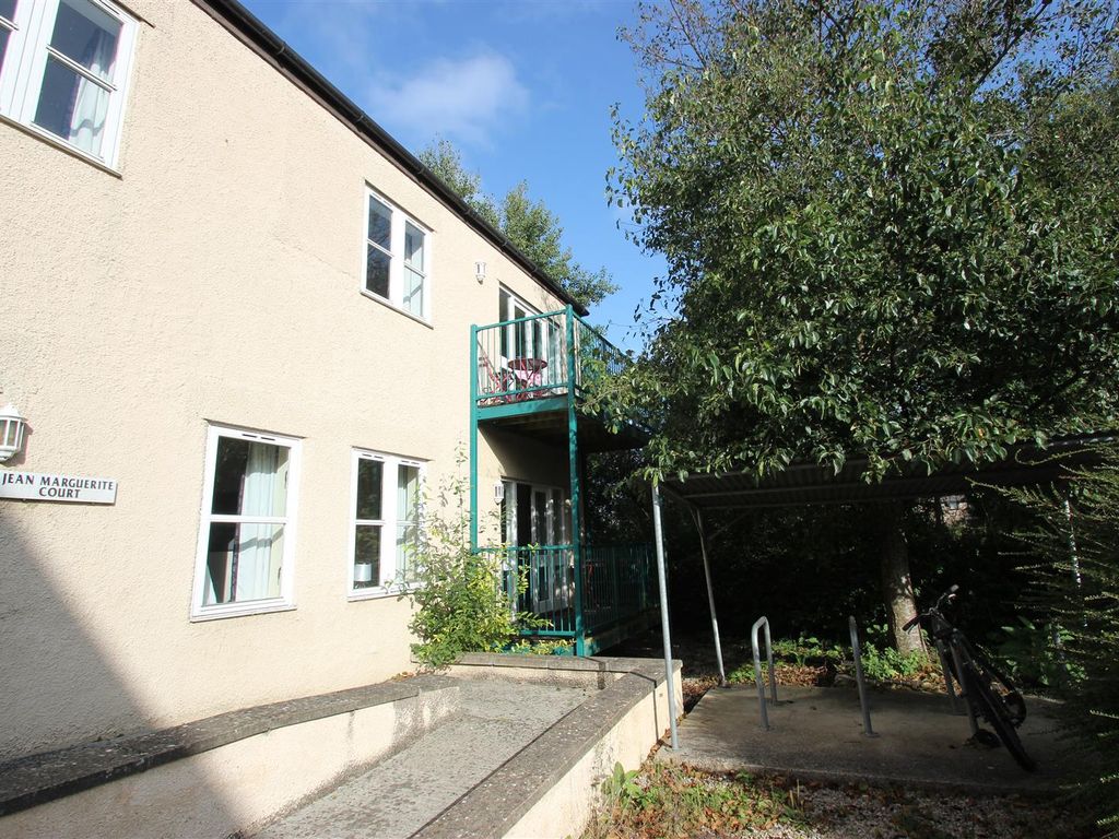 3 bed flat to rent in Brook Street, Oxford OX1, £2,550 pcm