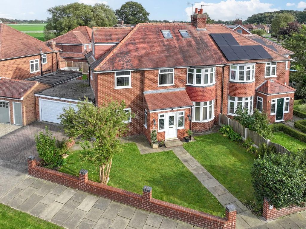 5 bed semi-detached house for sale in Hunters Way, York YO24, £695,000
