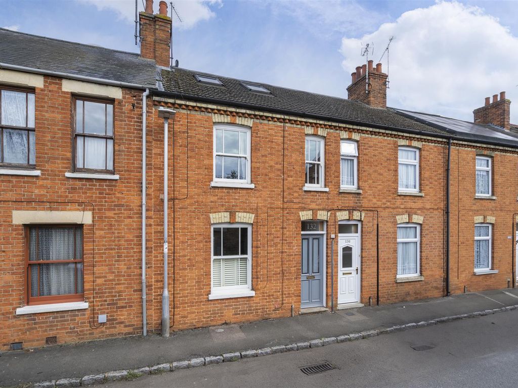 3 bed terraced house for sale in East Street, Olney MK46, £395,000