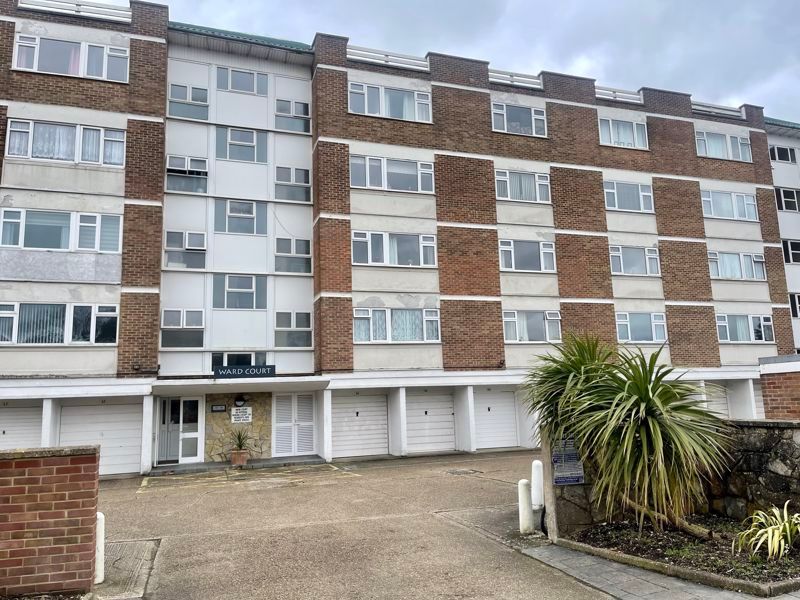 2 bed flat to rent in Sea Front, Hayling Island PO11, £1,100 pcm