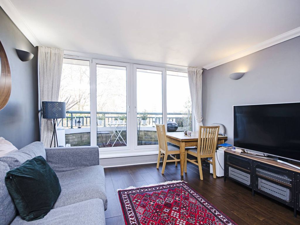 1 bed flat for sale in Stoke Newington High Street, Stamford Hill, London N16, £350,000