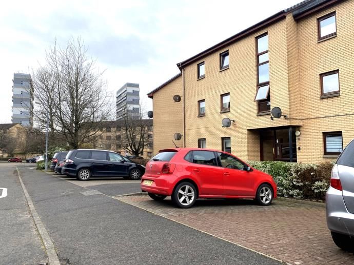 2 bed flat to rent in Hopehill Gardens, Glasgow G20, £995 pcm