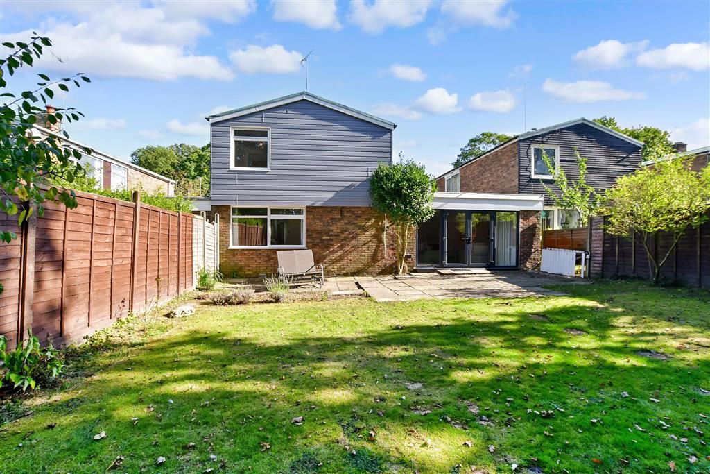 4 bed detached house for sale in Fettes Road, Cranleigh, Surrey GU6, £475,000