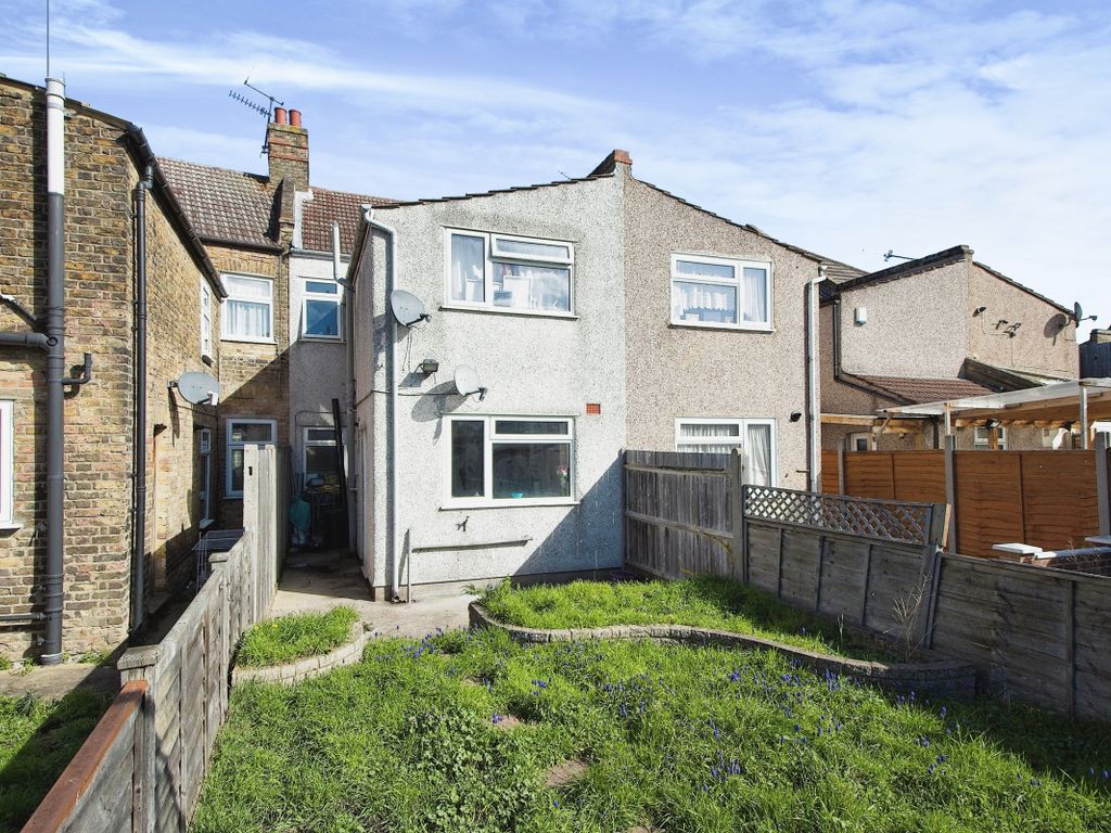 3 bed terraced house for sale in Northumberland Park, Erith DA8, £395,000