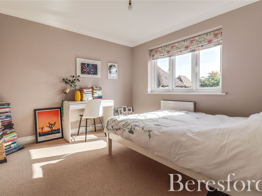 4 bed detached house for sale in Alderton Close, Felsted CM6, £800,000