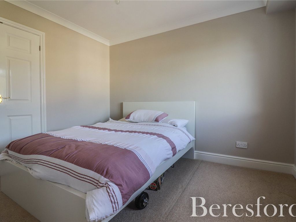 4 bed detached house for sale in Alderton Close, Felsted CM6, £800,000