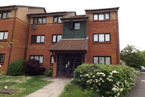 1 bed flat to rent in Bernards Close, Hainault IG6, £1,300 pcm