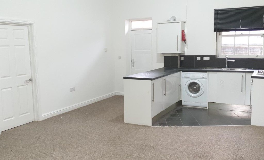 2 bed flat to rent in South End, Croydon, Surrey CR0, £1,450 pcm