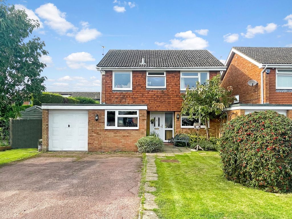 4 bed detached house for sale in Westfield, Hyde Heath, Amersham HP6, £720,000