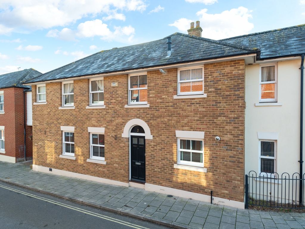 2 bed flat to rent in Orient Place, Canterbury CT2, £1,200 pcm