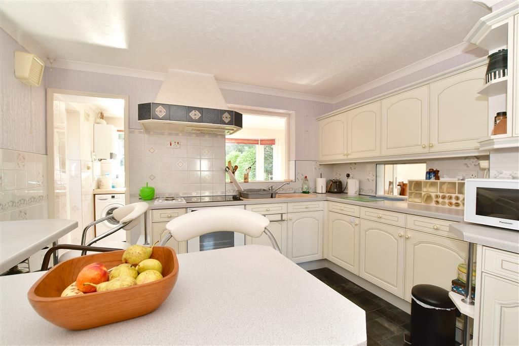 3 bed detached house for sale in New Place Road, Pulborough, West Sussex RH20, £525,000