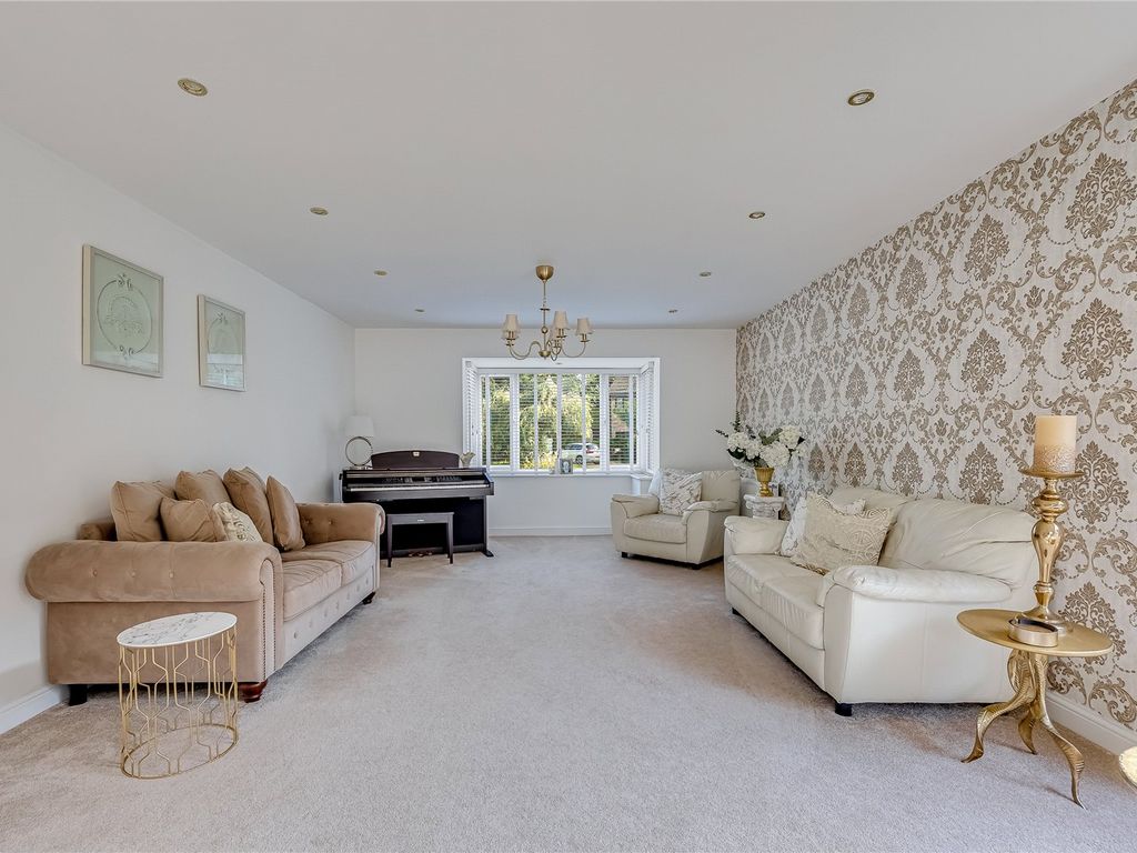 5 bed detached house for sale in Woodlands Close, Cople, Bedford, Bedfordshire MK44, £795,000