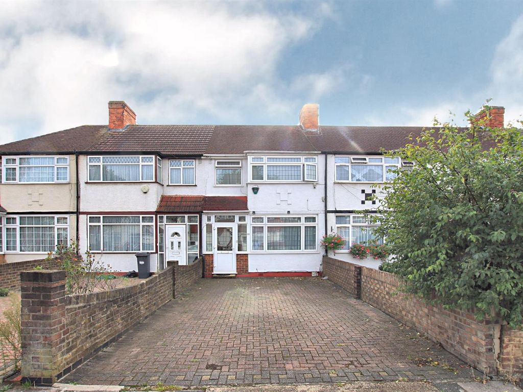 3 bed terraced house for sale in Wentworth Road, Southall UB2, £535,000