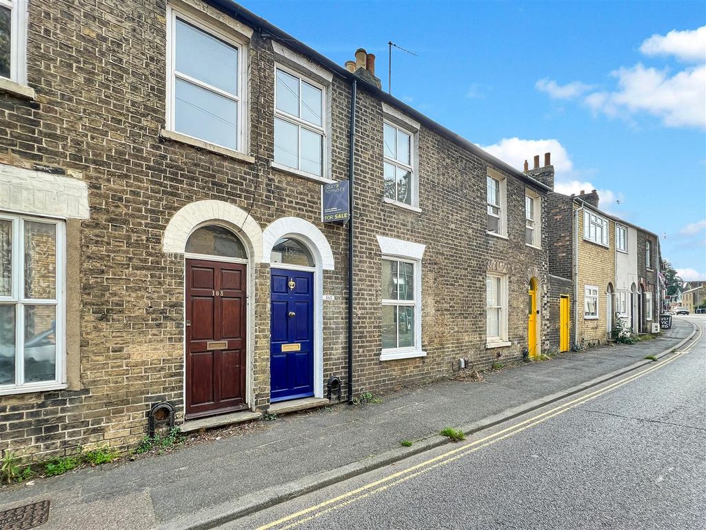 2 bed terraced house for sale in Victoria Road, Cambridge CB4, £475,000