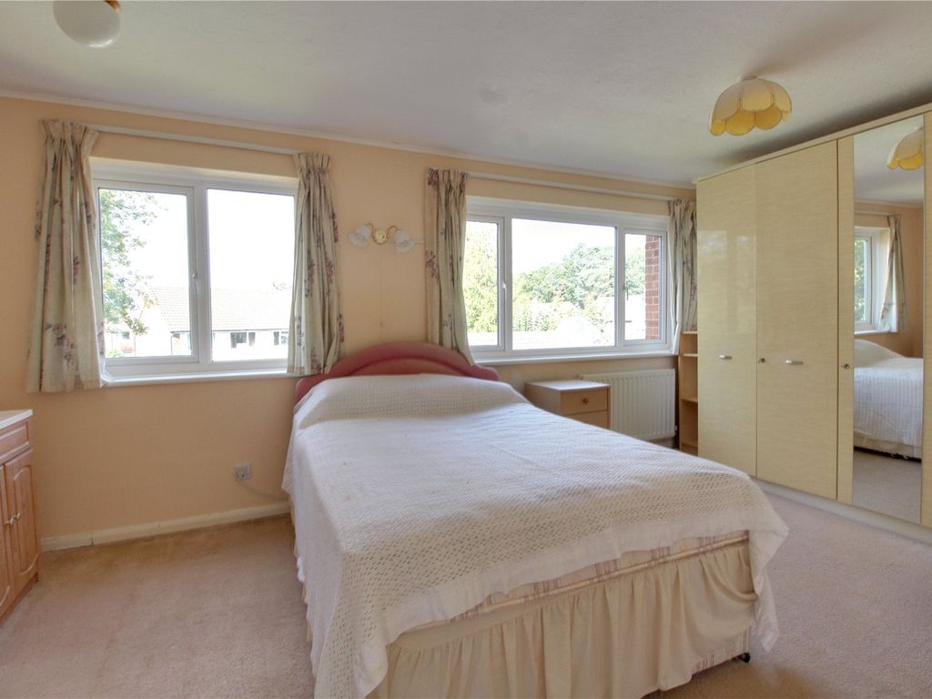3 bed link-detached house for sale in Burns Avenue, Church Crookham, Fleet, Hampshire GU52, £495,000