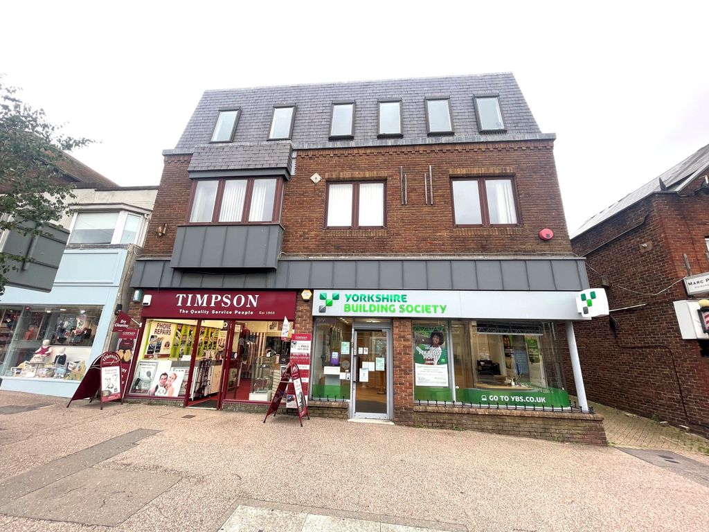 Office to let in South Road, Haywards Heath RH16, £14,500 pa