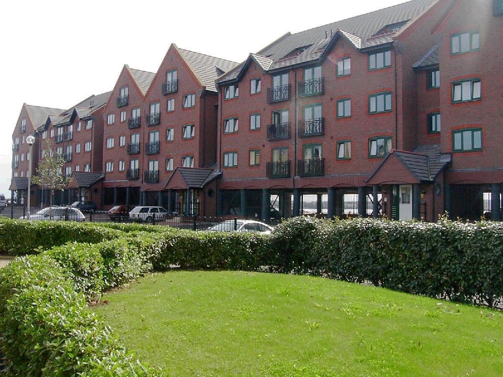 3 bed flat to rent in South Ferry Quay, Liverpool L3, £1,200 pcm