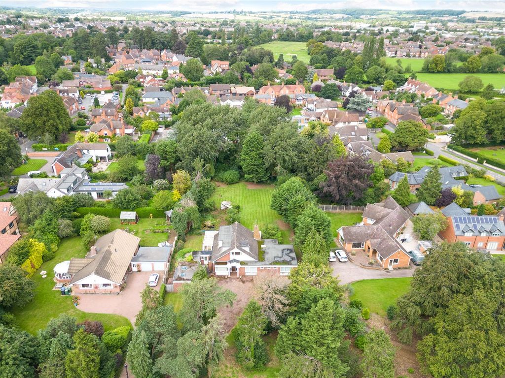 Land for sale in Quineys Road, Stratford-Upon-Avon CV37, £1,000,000