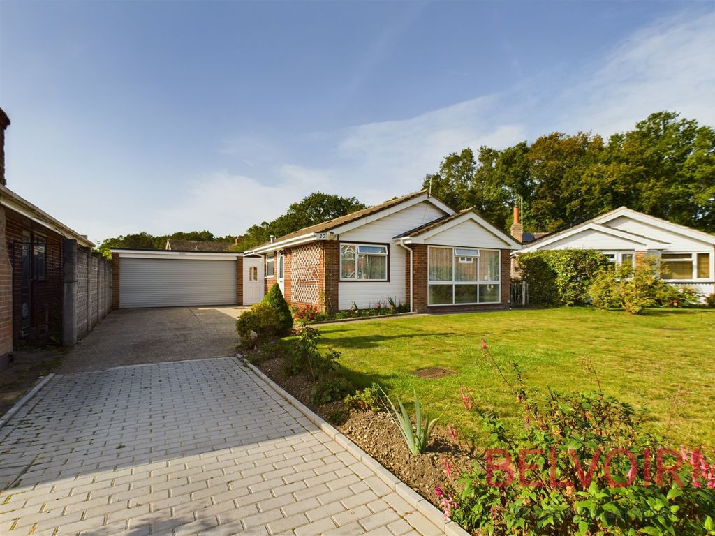 2 bed detached bungalow for sale in Dukes Ride, Silchester RG7, £530,000