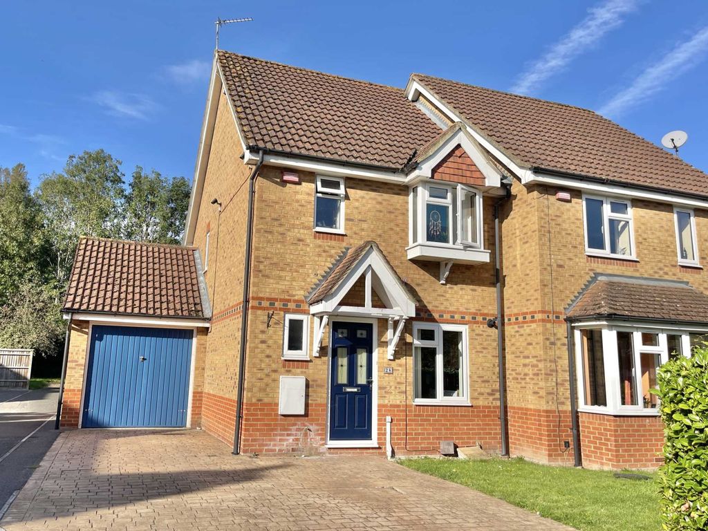 3 bed semi-detached house for sale in Sutherland Beck, Didcot OX11, £389,950