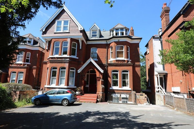 1 bed flat for sale in Mount Avenue, London W5, £345,000