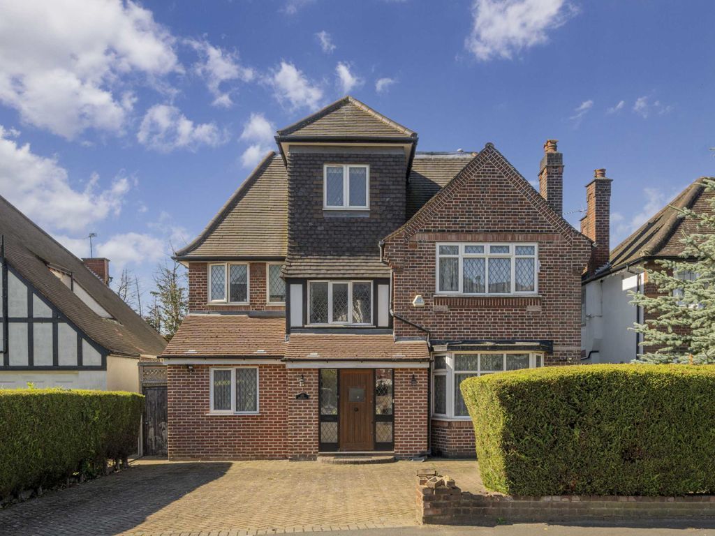 5 bed detached house for sale in Beechwood Avenue, London N3, £2,100,000