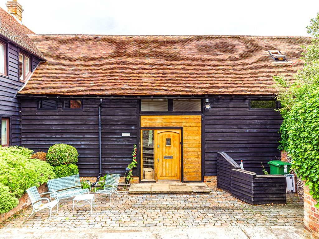 3 bed barn conversion for sale in Pipers Hill, Great Gaddesden, Hertfordshire HP1, £1,395,000