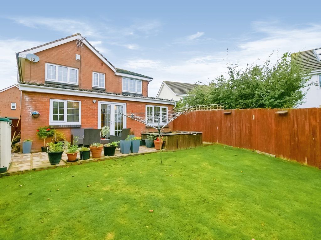 4 bed detached house for sale in Benecrofte, Rhoose, Barry CF62, £400,000