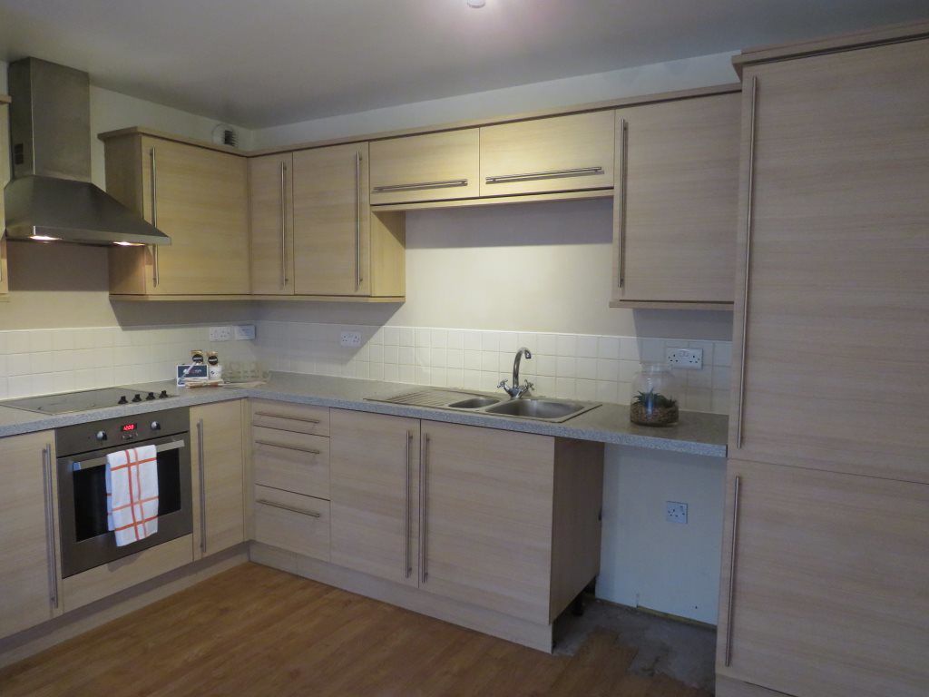 2 bed flat to rent in Clough Gardens, Haslingden, Rossendale BB4, £650 pcm