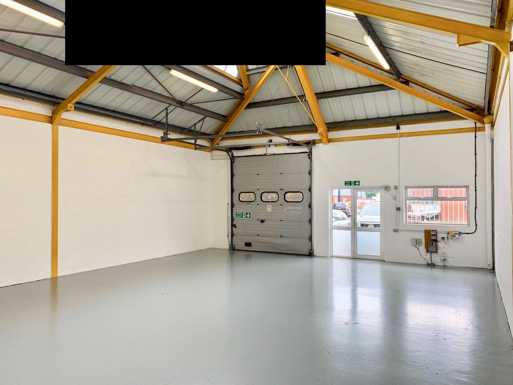 Warehouse to let in Unit 11, Maple Industrial Estate, Feltham TW13, Feltham,, £30,324 pa