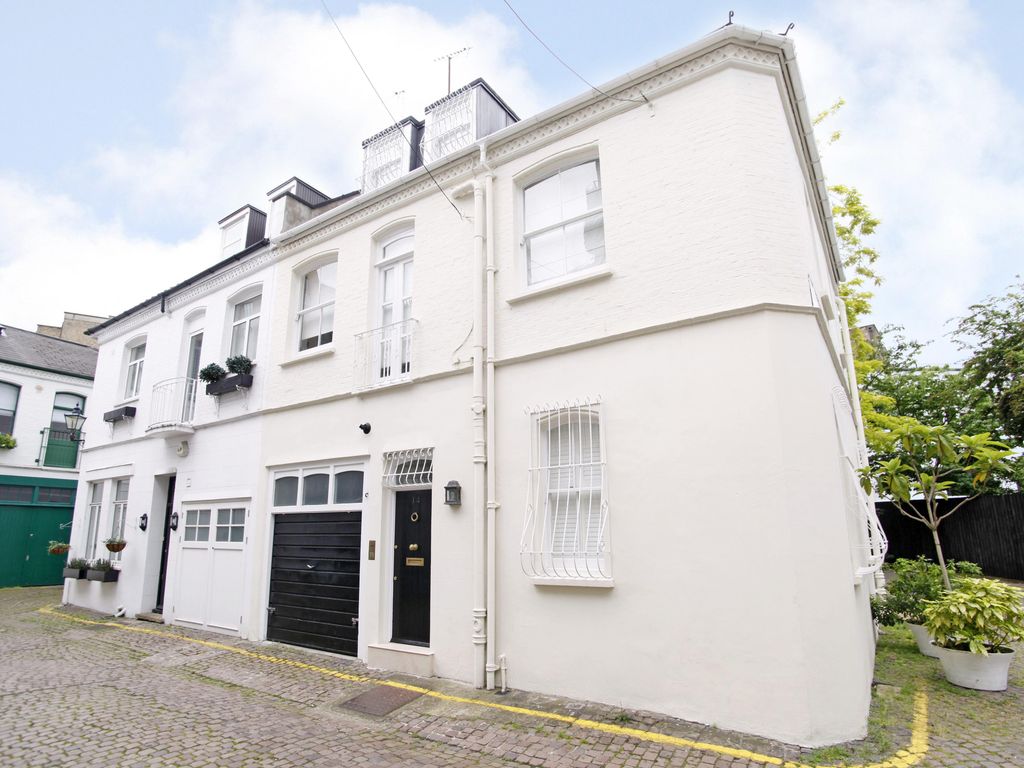 3 bed mews house to rent in Cornwall Gardens Walk, London SW7, £6,067 pcm