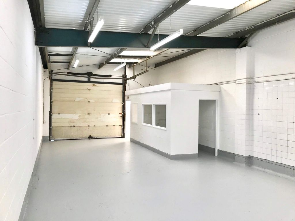 Warehouse to let in Unit 16, Stone Trading Estate, Brixton SE24, Brixton,, £30,000 pa