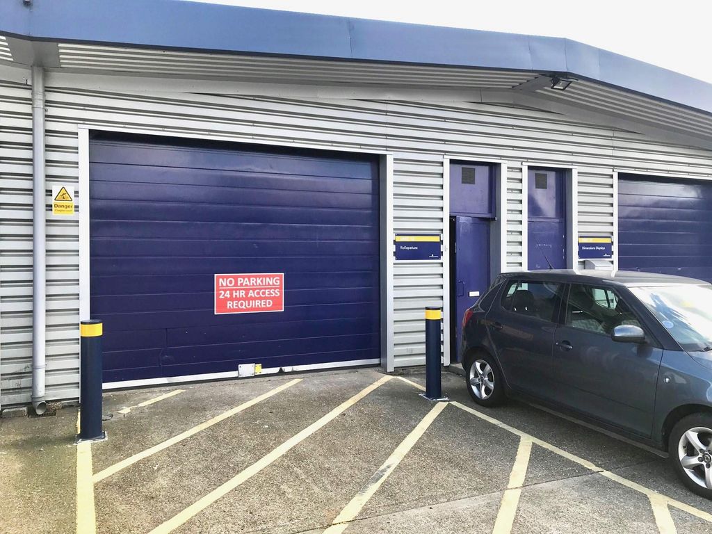 Warehouse to let in Unit 16, Stone Trading Estate, Brixton SE24, Brixton,, £30,000 pa