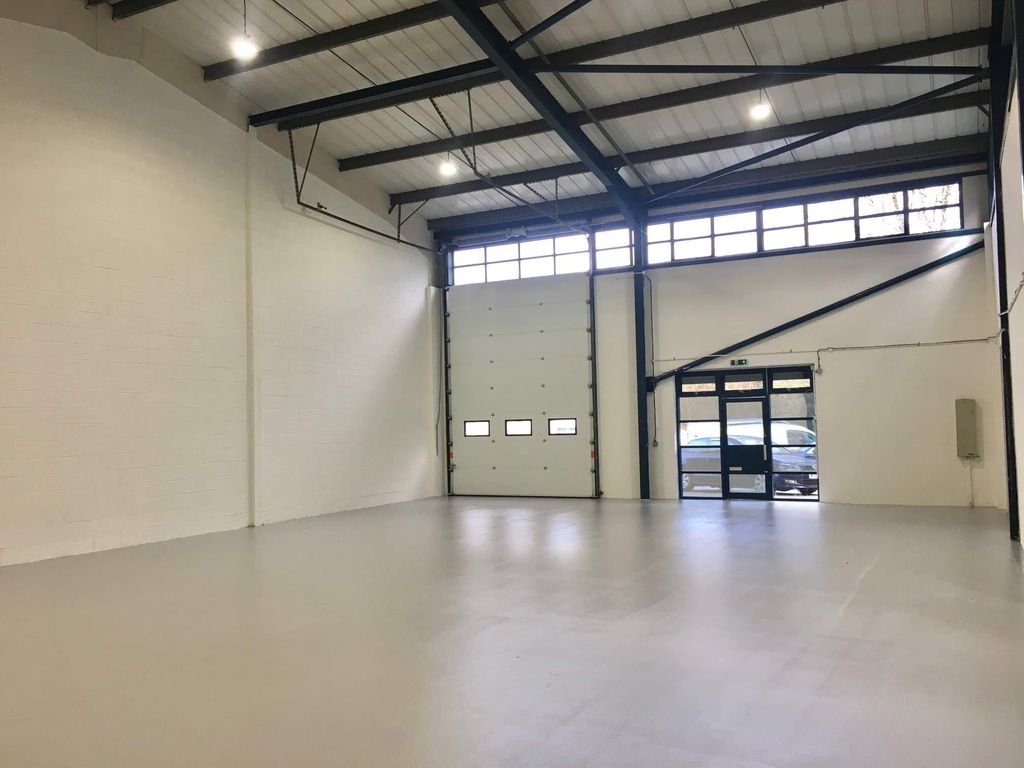 Warehouse to let in Unit 13, Brook Industrial Estate, Hayes UB4, Hayes,, £40,442 pa