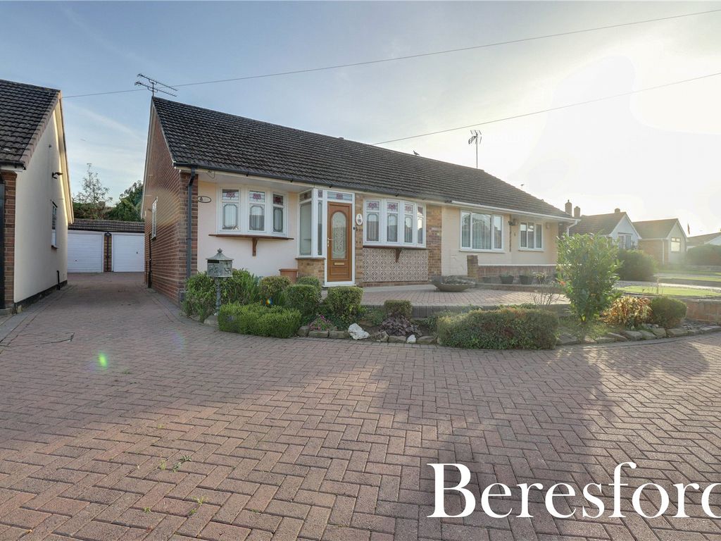 2 bed bungalow for sale in Arnolds Close, Hutton CM13, £425,000