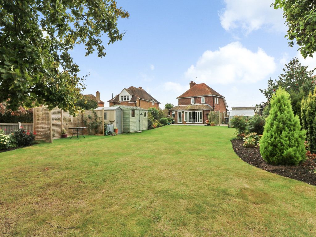 2 bed detached house for sale in Sandwich Road, Woodnesborough, Sandwich CT13, £465,000