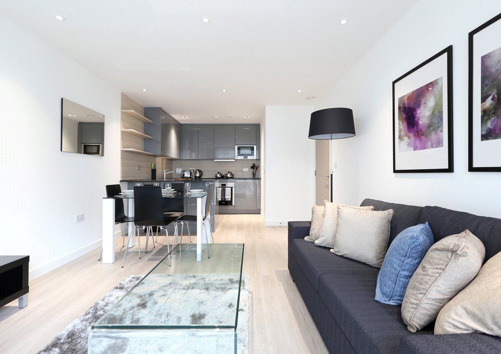 1 bed flat for sale in City View Apartments, Devan Grove N4, £465,000