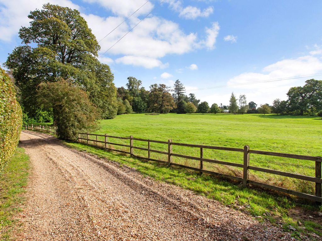 5 bed detached house for sale in Puttenham Heath Road, Guildford GU3, £1,500,000