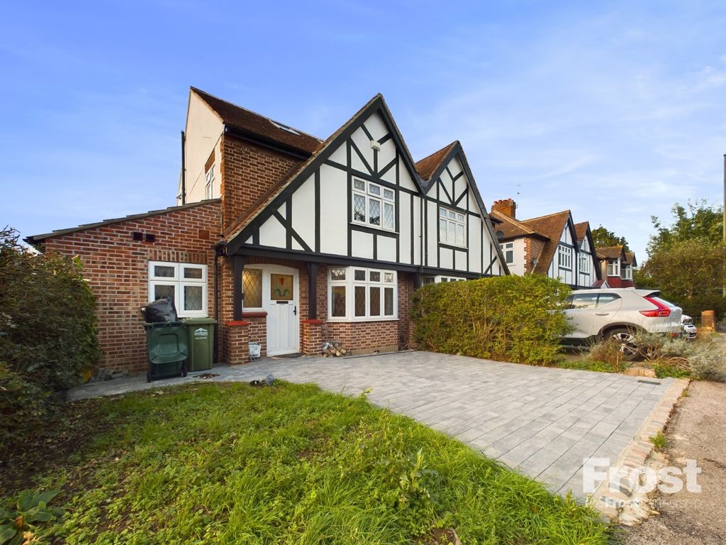 Detached house to rent in Fordbridge Road, Ashford, Surrey TW15, £875 pcm