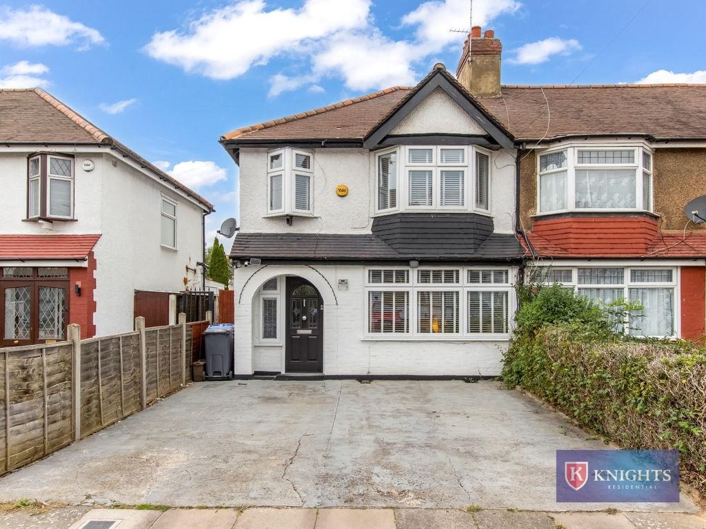 3 bed end terrace house for sale in Hyde Way, London N9, £515,000