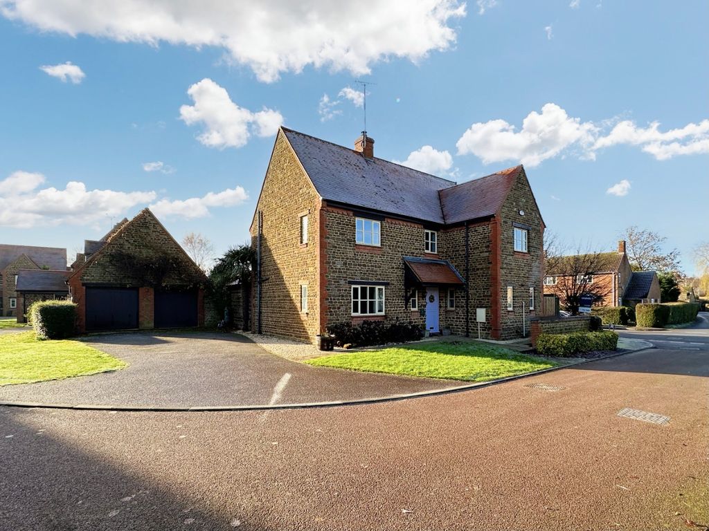 4 bed detached house for sale in Windmill Gardens, Staverton NN11, £650,000