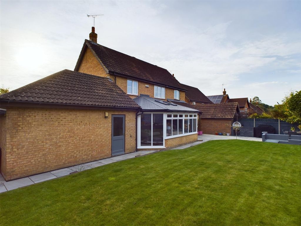 4 bed detached house for sale in Chapman Road, Maidenbower, Crawley RH10, £795,000