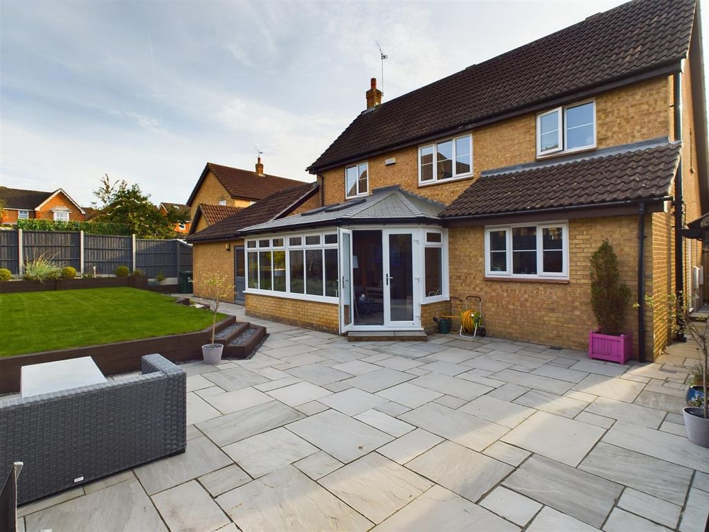 4 bed detached house for sale in Chapman Road, Maidenbower, Crawley RH10, £795,000