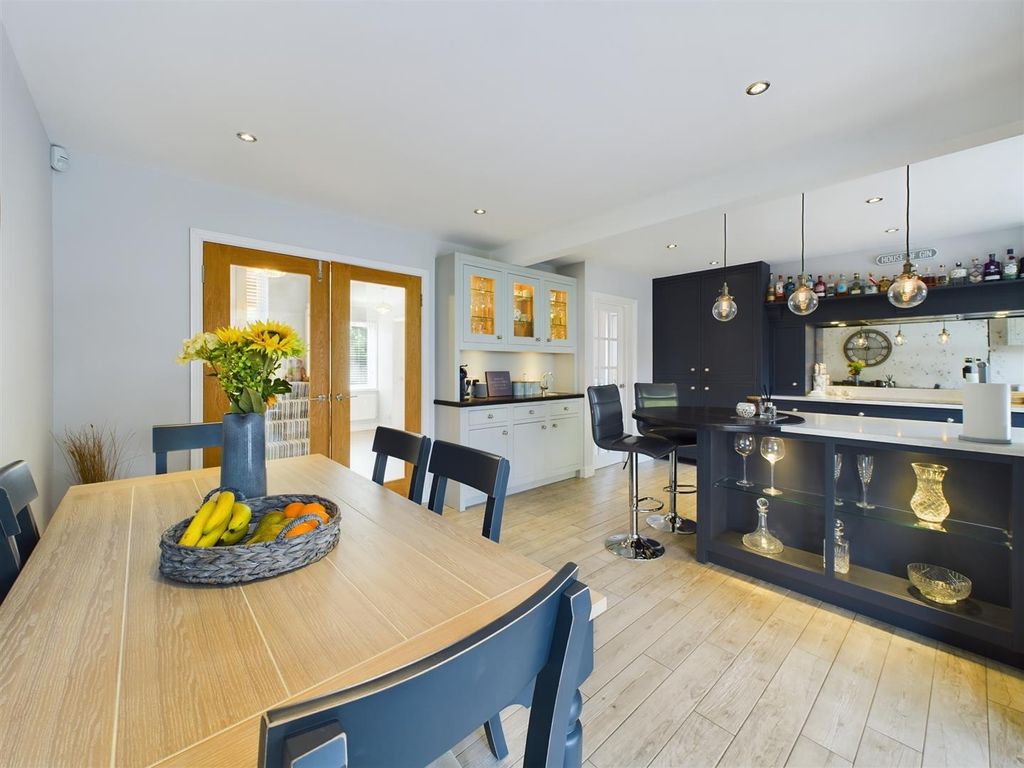 4 bed detached house for sale in Chapman Road, Maidenbower, Crawley RH10, £795,000