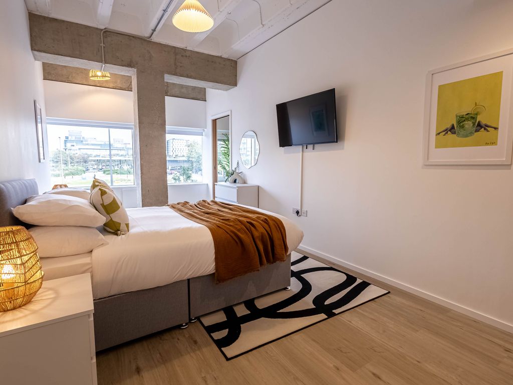 1 bed flat to rent in Elder Gate, Milton Keyne MK9, £2,400 pcm