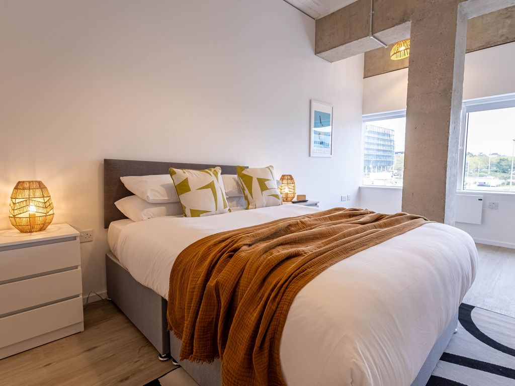 1 bed flat to rent in Elder Gate, Milton Keyne MK9, £2,400 pcm