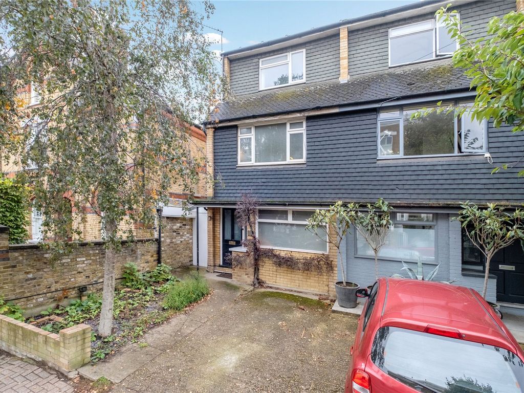 3 bed end terrace house for sale in Ramsden Road, London SW12, £950,000