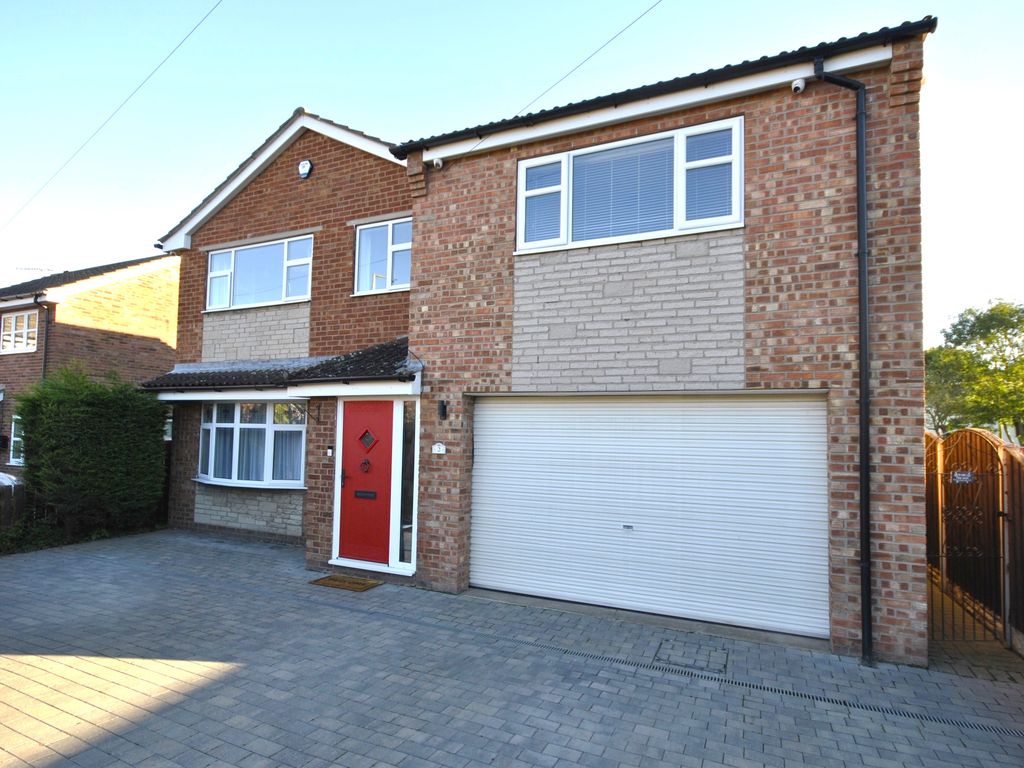 4 bed detached house for sale in The Green, Auckley, Doncaster DN9, £340,000