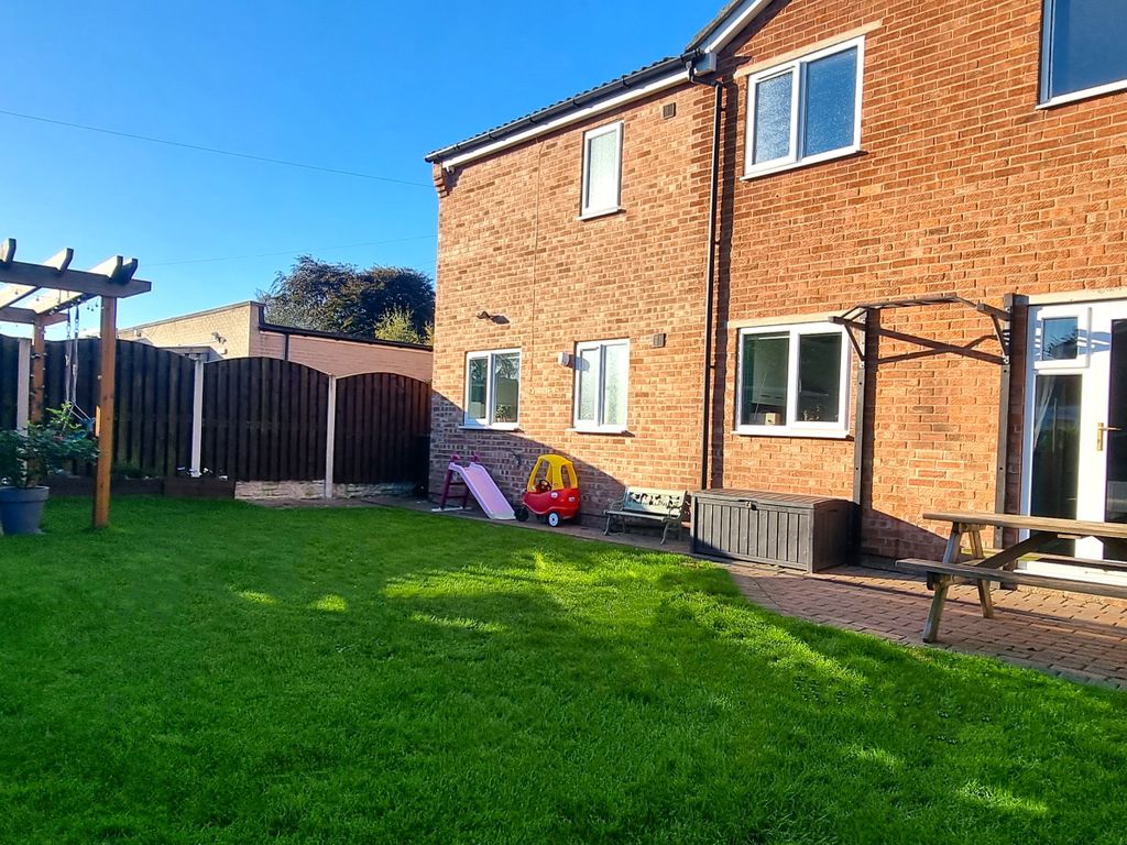 4 bed detached house for sale in The Green, Auckley, Doncaster DN9, £340,000