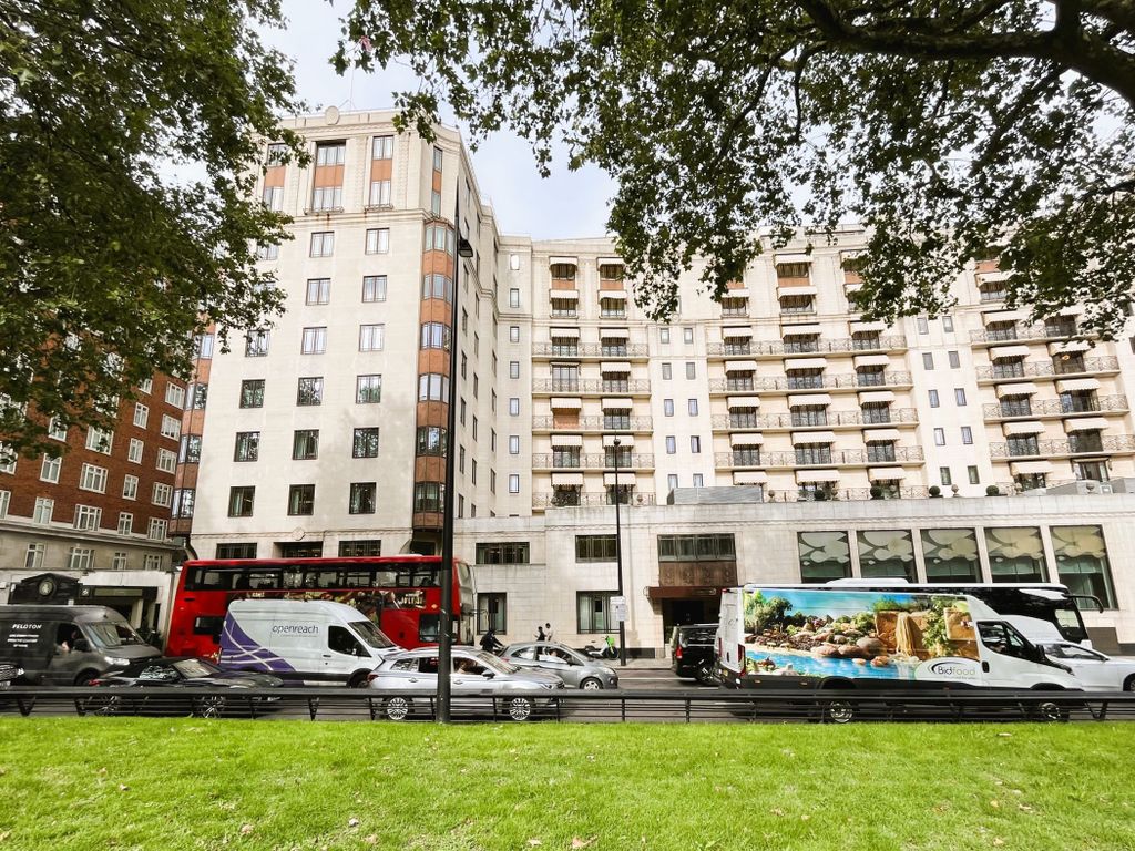 2 bed flat to rent in Park Lane, London W1K, £15,990 pcm
